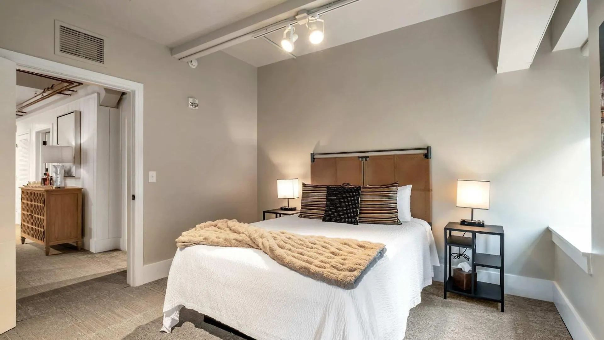 Hangover Easy Suite 6Br By Maddox Hotel ナッシュビル 米国